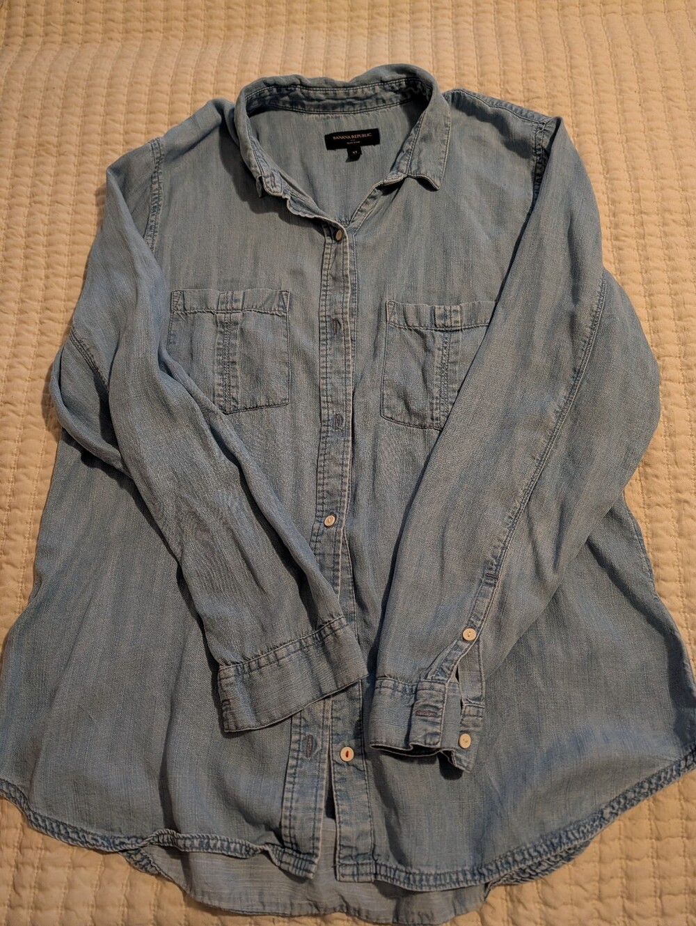Banana Republic Light Blue Women's Chambray Button-Down Shirt - Picture 2 of 7